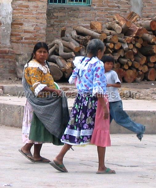 Tetelcingo_2a.jpg - Traditional dress in the town.